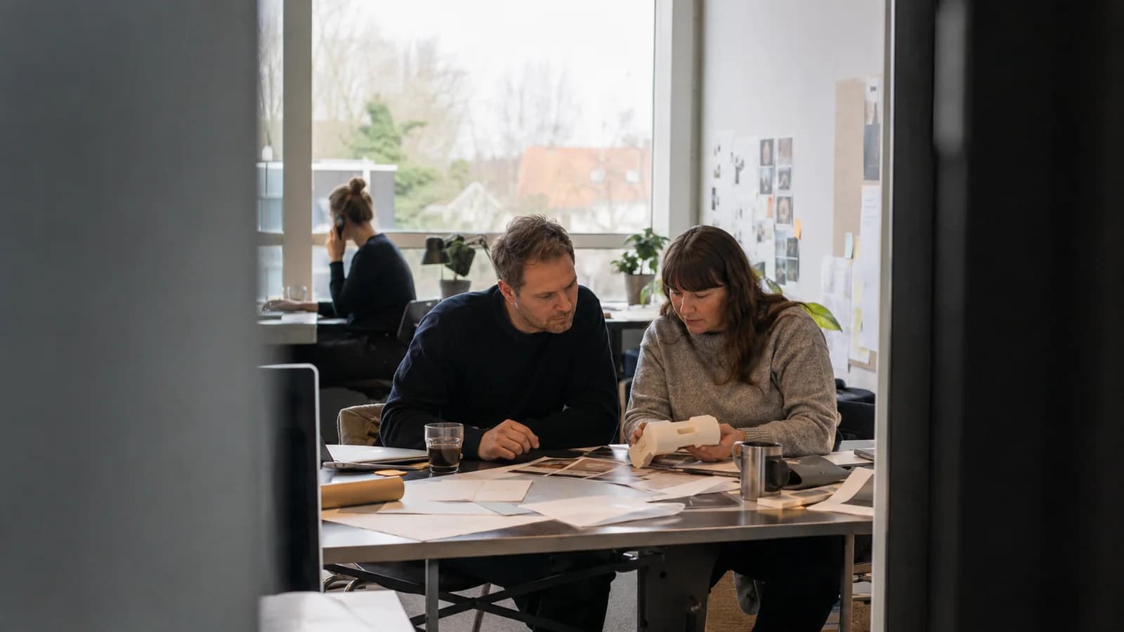 En naturlig arbejdssituation om menneskelige styrker i en ai-tid