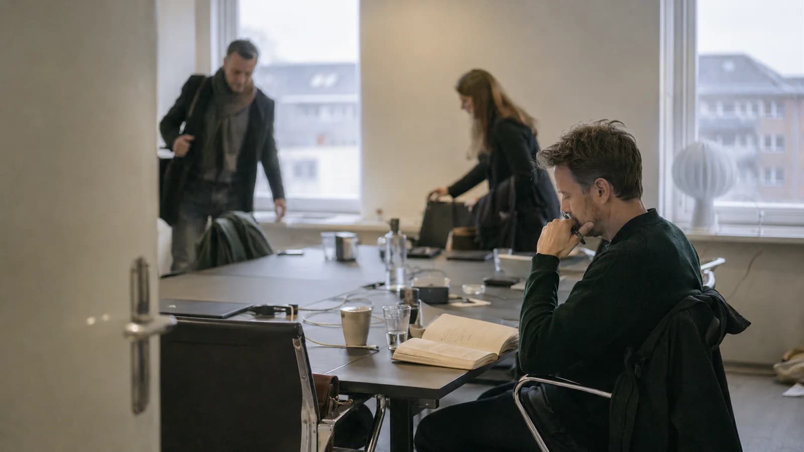 En naturlig arbejdssituation om ny som leder