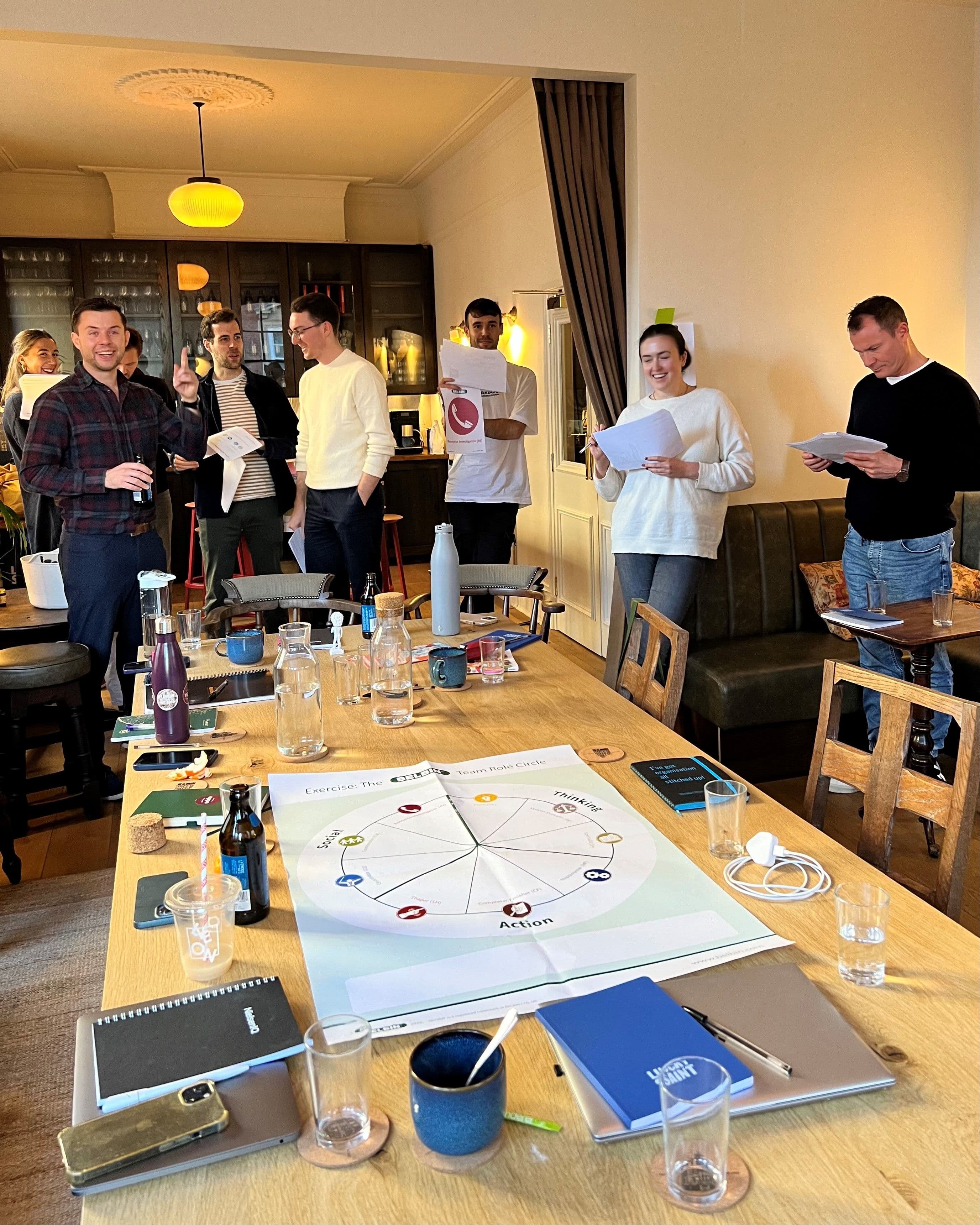 Oppo Brothers-teamet samlet omkring Belbin