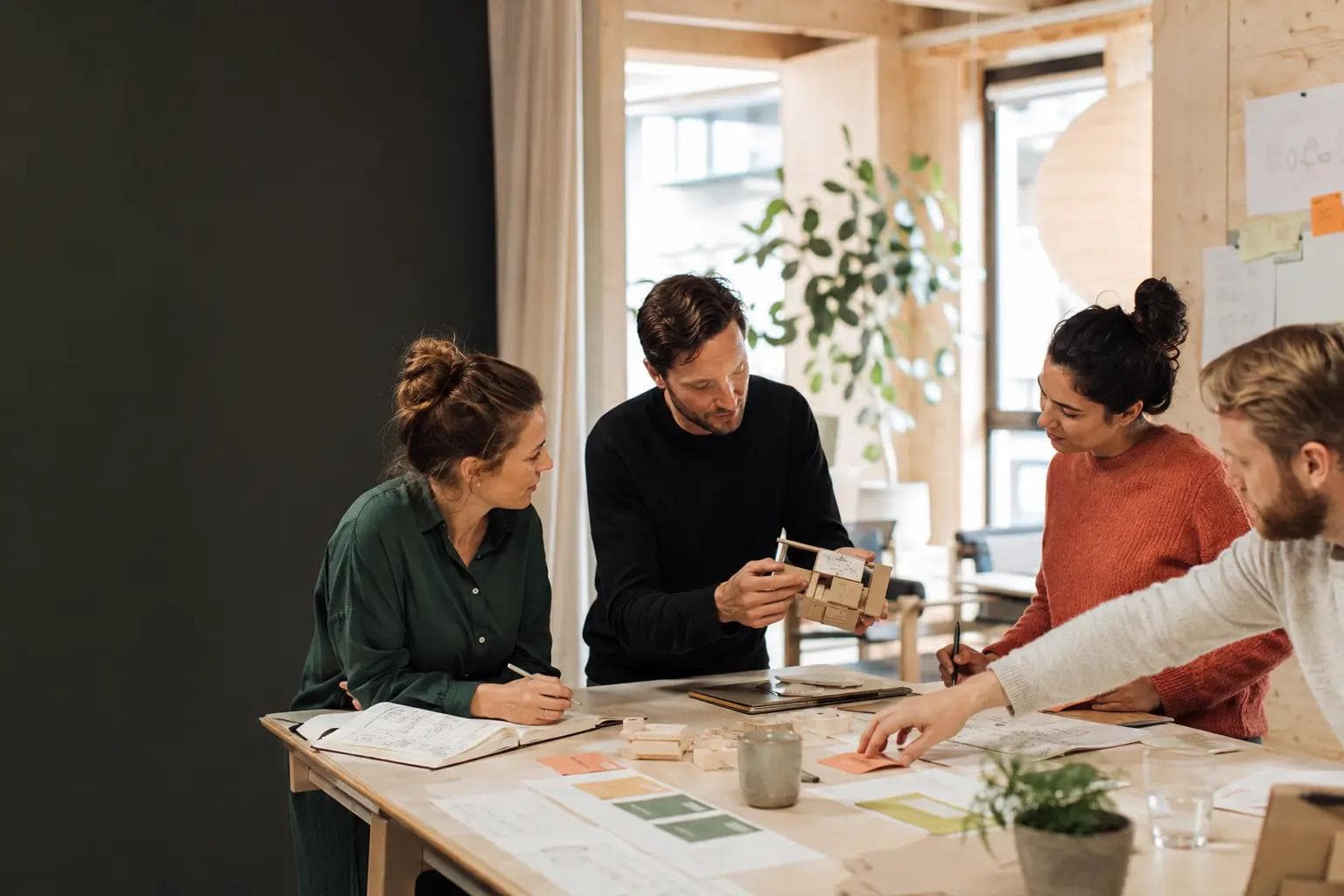 Tværfagligt team afprøver en prototype og tilpasser projektets prioriteringer
